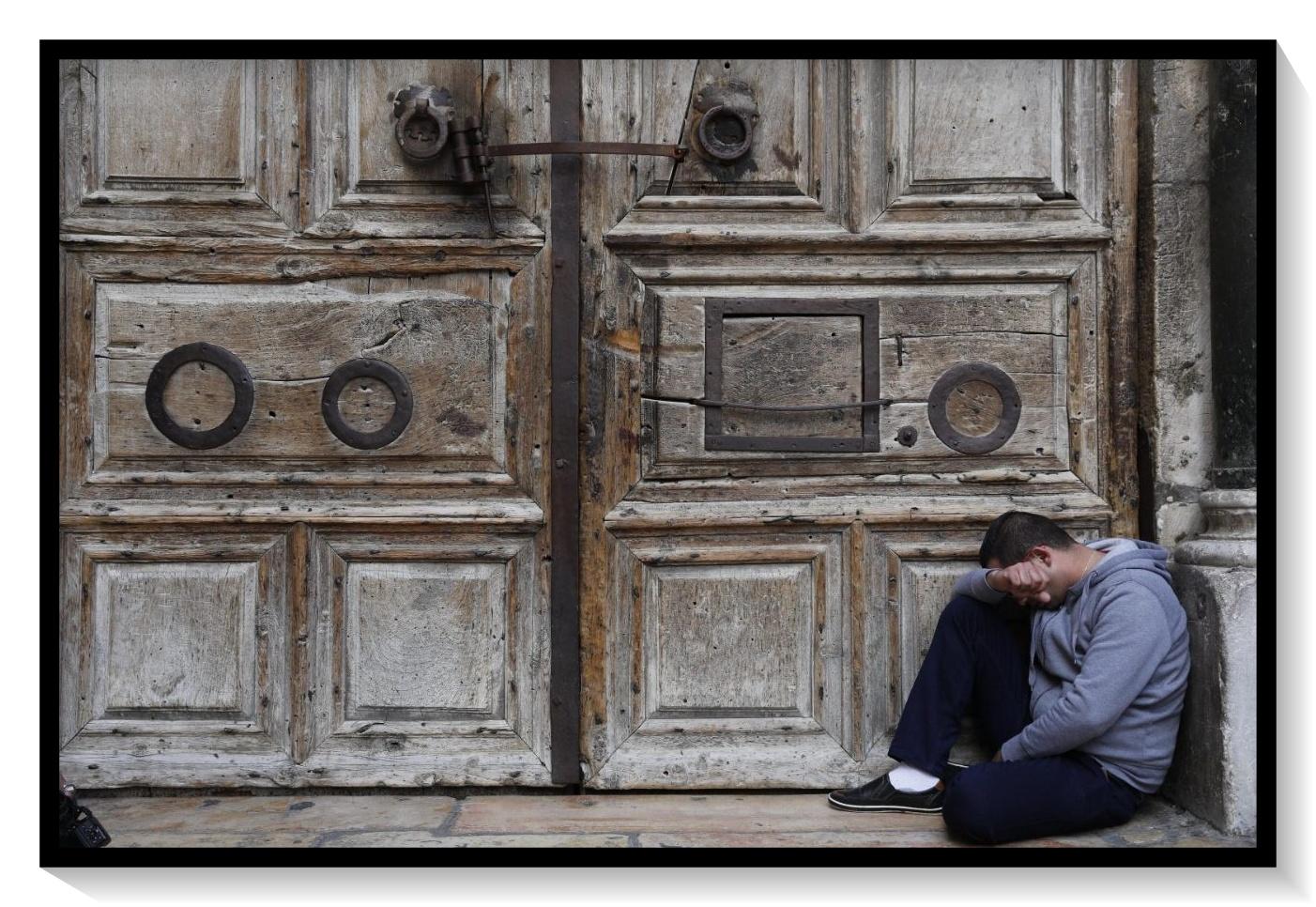 Dos puertas cerradas